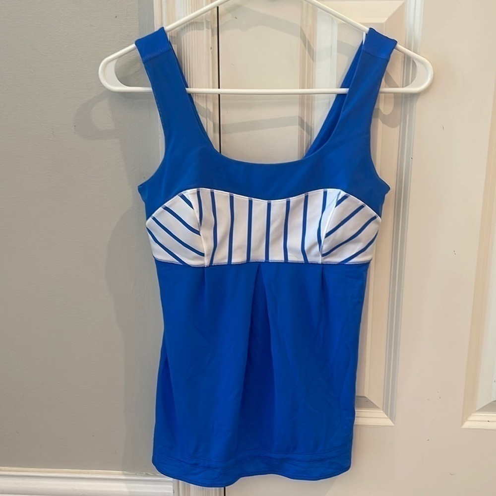 𝅺LULULEMON size 4 blue workout tank